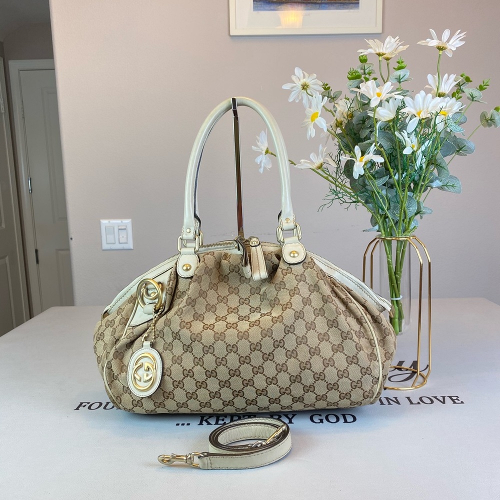 Gucci GG Logo Supreme Shoulder Bag Totes
